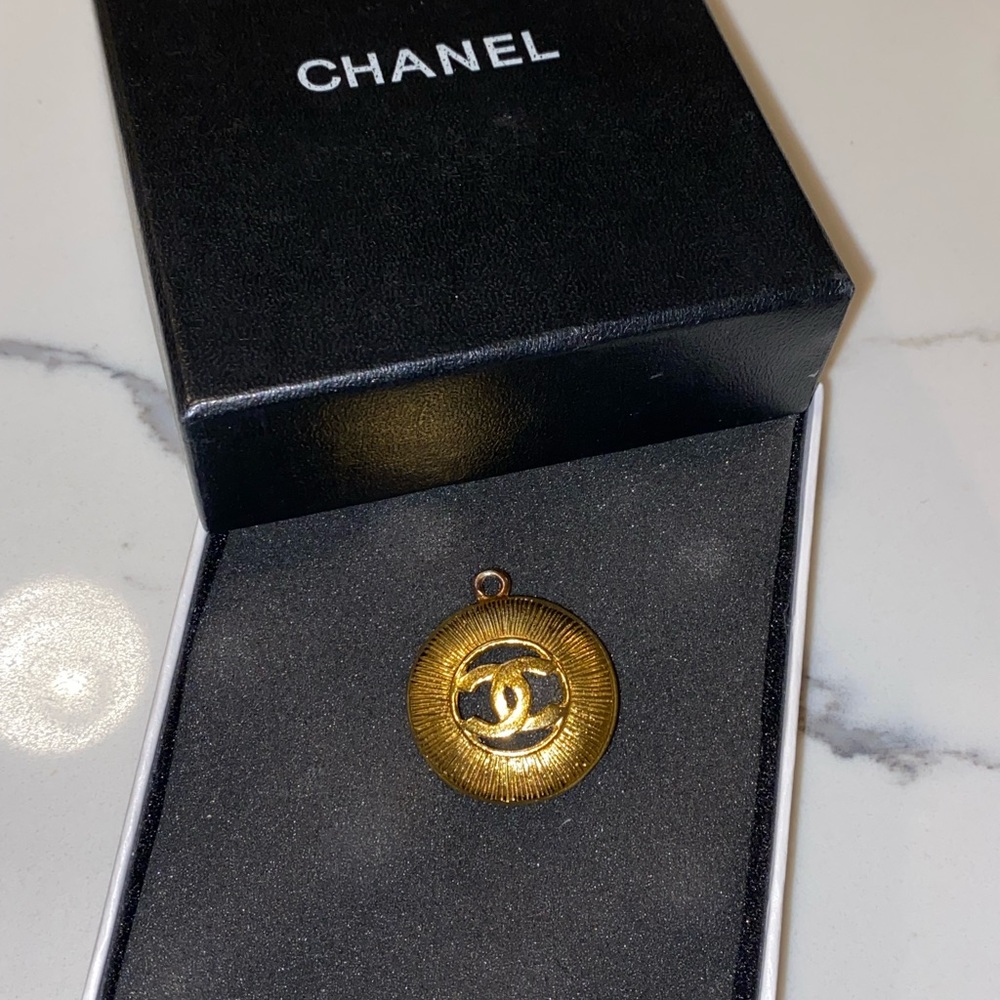 Chanel CC Logo gold plated pendant without chain